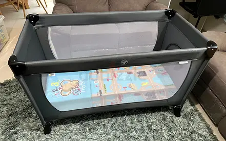 Hauck Travel cot Dream n play plus compact foldable and easy to transport