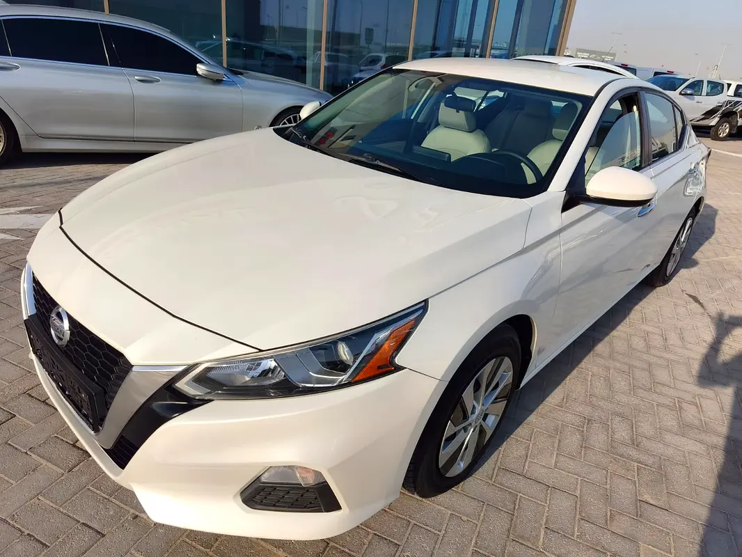 Nissan Altima 2020 — photo 1 of 20