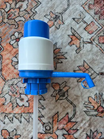 Manual water dispenser pump for 5L-20L bottles