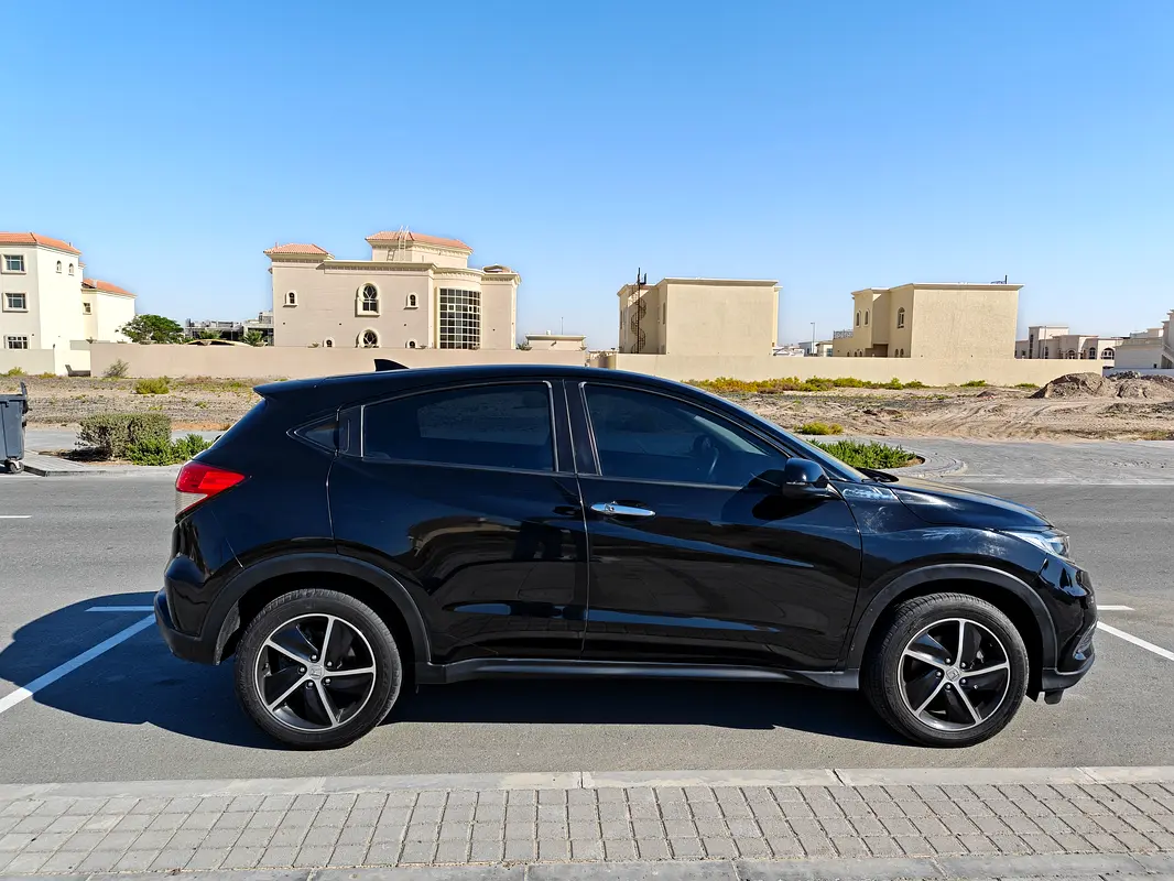 Honda HR-V 2021 — photo 1 of 14