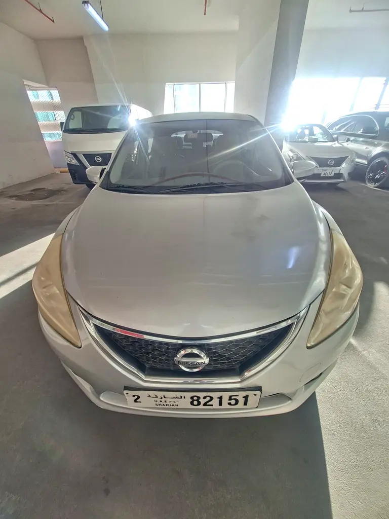 Nissan Tiida 2015 — photo 1 of 6