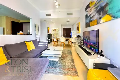 Modern Furnished |Canal View | Metro+Mall walkable