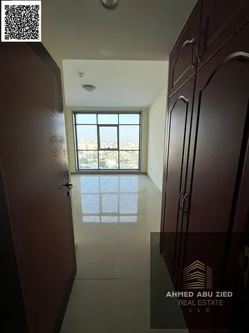 أجمل غرفة وصالة للإيجار السنوي في أبراج الكورنيش ريزيدنس عجمان، غرفة ماستر وتكييف مجاني مع باركن وجيم ومسبح وجاكوزي