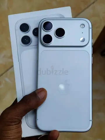 Iphone 17 pro max siliver HK (sim) 256gb with box,Warranty, zero scrach.
