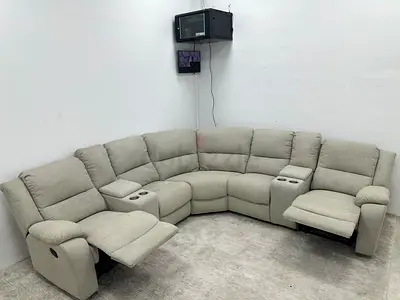 Looks great condition pan emirates recliner sofa