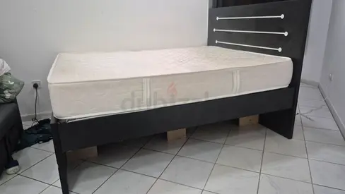 Affordable Medical Mattress - Queen Size (Comfortable Back Support)