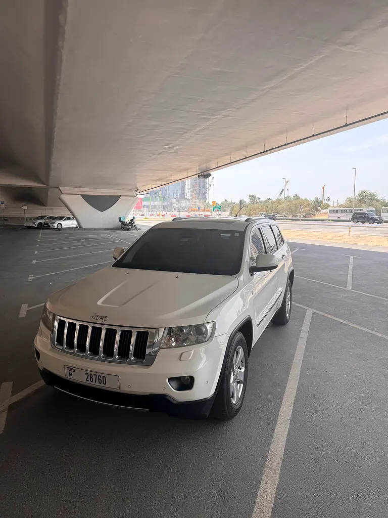 Jeep Grand Cherokee 2012 — photo 1 of 10