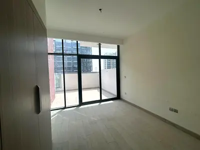 Large Studio Terrace | Unfurnished | Tenanted