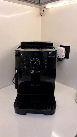DeLonghi Magnifica S Fully Automatic Espresso Machine - excellent Condition