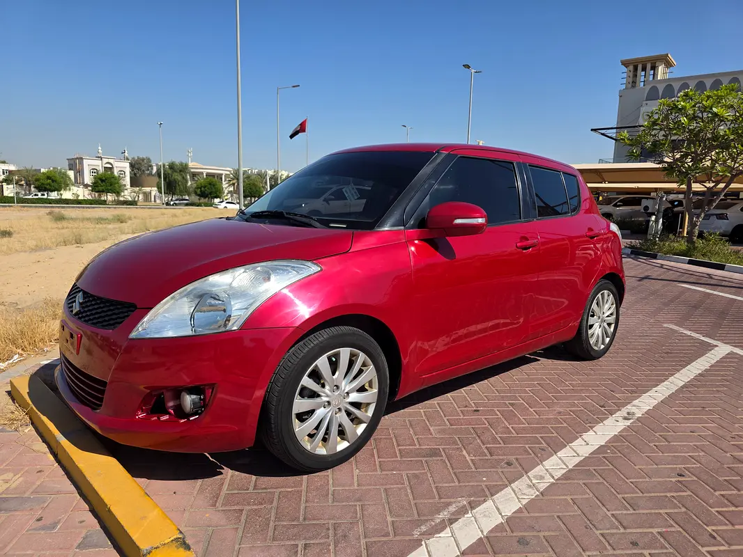 Suzuki Swift 2013 — photo 1 of 20