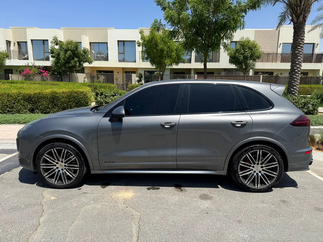 Porsche Cayenne 2016 — photo 1 of 15