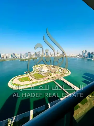 شقة صف اول علي الكورنيش - اطلاله كامله علي مسرح المجاز - جيم مجاني للسيدات و الرجال -مسبح مجاني - الصيانه مجاني