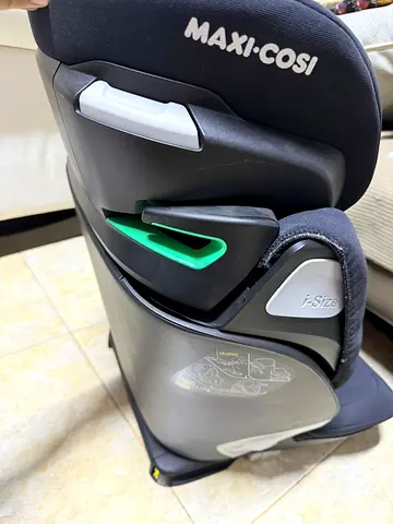 Maxi-Cosi i-Size Child Car Seat (Good Condition)