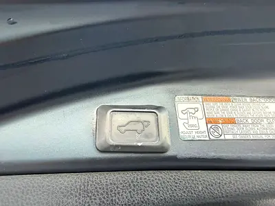 2017 Toyota RAV 4 — фото 12