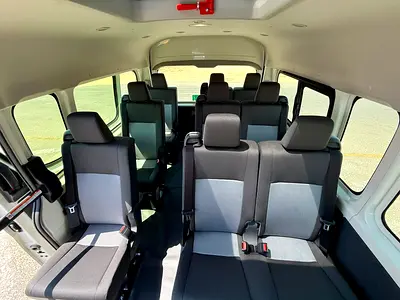 2025 Toyota HIACE — фото 12