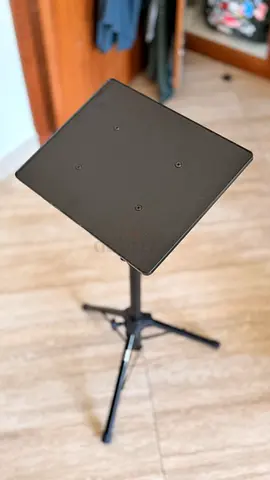 Adjustable laptop or projector stand