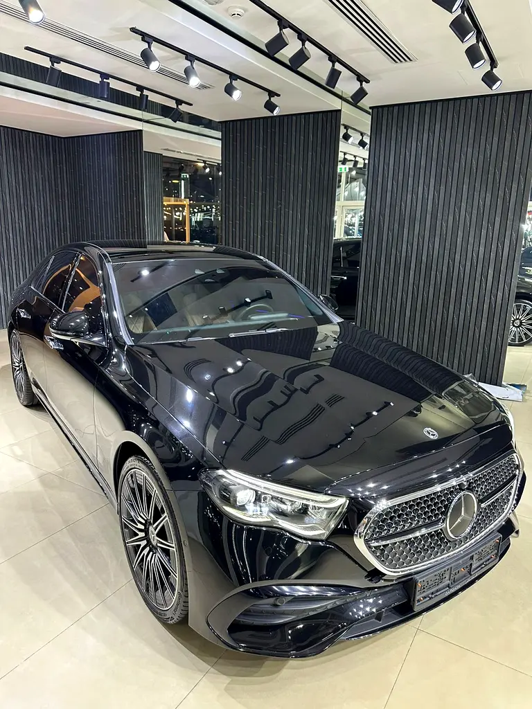 Mercedes-Benz E-Class 2024 — photo 1 of 11