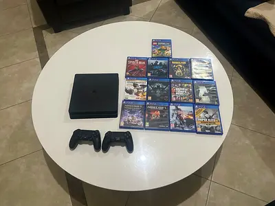 PS4 Slim 1 TB + 13 games