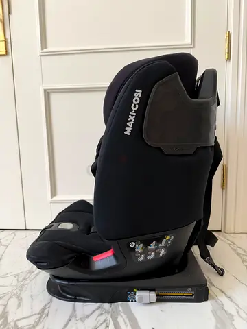 Maxi-Cosi Child Car Seat - 9 moths to 12 years old