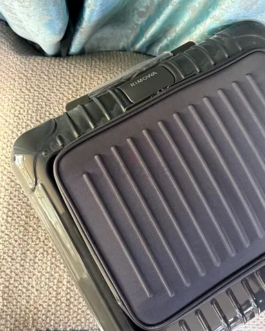 RIMOWA essential Sleeve in black