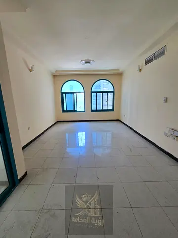 سكن راقي بإطلالة بحرية وسعر مميز وموقع استثنائي , غرفه مستر 2 بلكونه