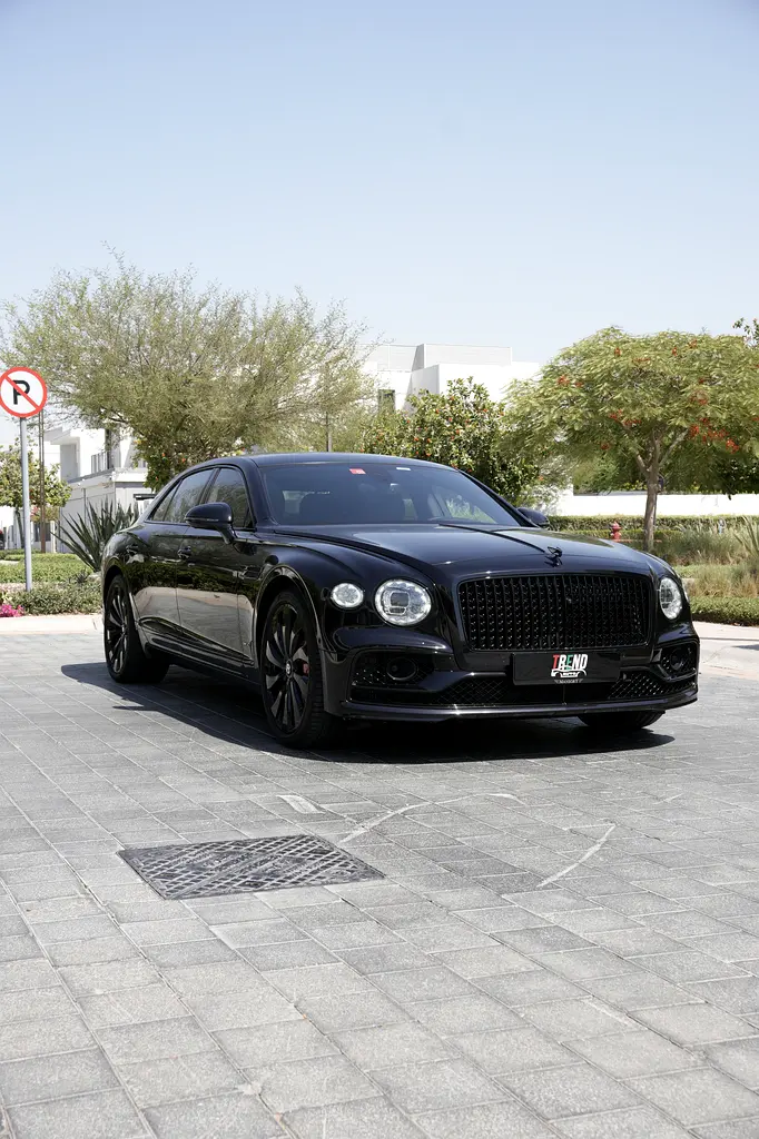 Bentley Flying Spur 2022 — photo 1 of 16