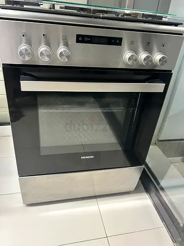 Siemens combination cooker- topgas and electric oven- less than 1 year old