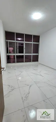 شقة مشرقة من غرفتي نوم | الجادة الخامسة في الفرجان | إطلالة على وسط المدينة والطريق | تصميم مفتوح غير مفروش