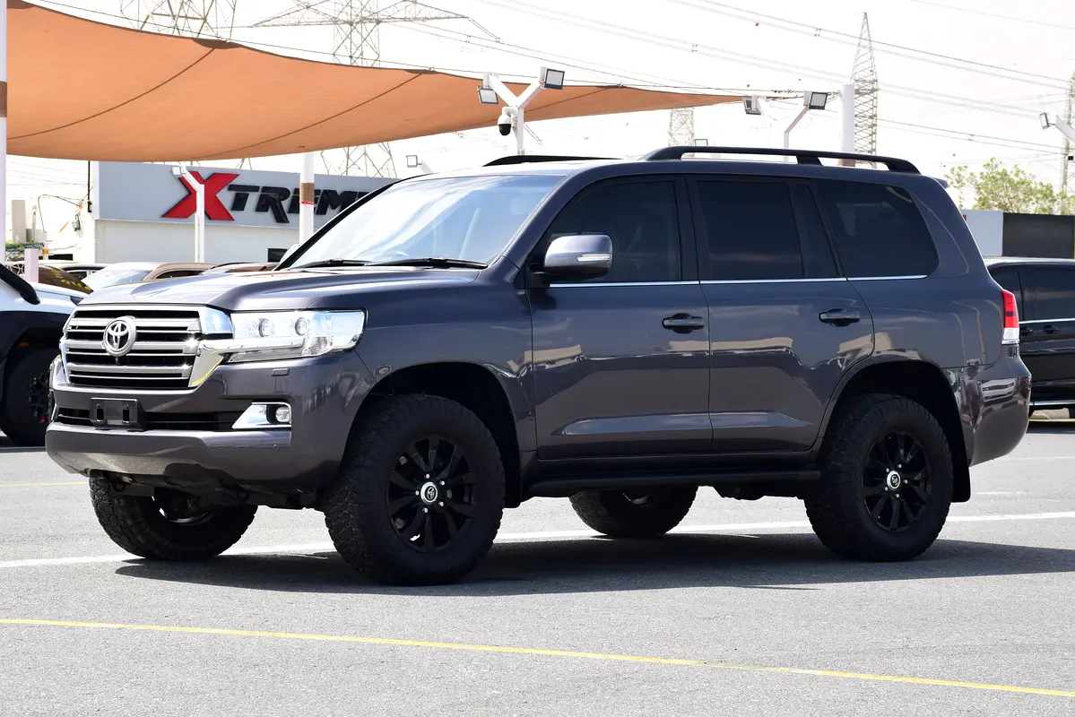Toyota Land Cruiser 2021 — photo 1 of 20