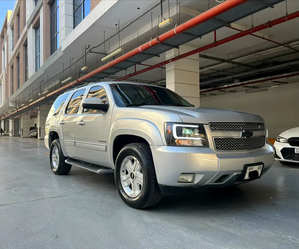 Chevrolet Tahoe 2011 — photo 1 of 16