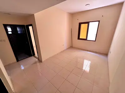 2 bathrooms, clean finishes, in a very prime and vibrant location in Al-Aliya, at an economical price suitable for everyone.
