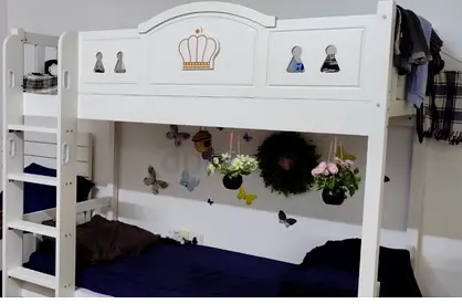 LADIES BED SPACE AVAILABLE WITH BALCONY KERALATE WORKING LADIES, KARAMA ADCB METRO,RENT 700