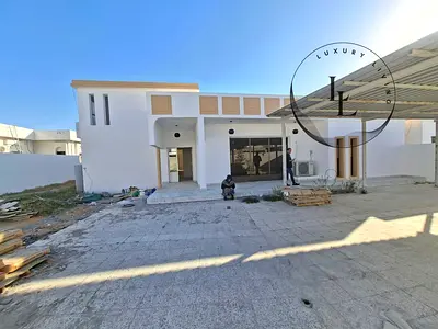 NEW RENOVETED SPACIOUS 4 BHK VILLA JUST 95K NEW A.C INSIDE VERY BIG COURT YARD AREA