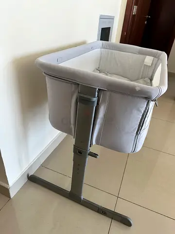 Portable bedside bassinet / cradle in light grey - good condition