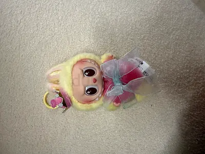 Cute plush keychain gdoll in labubu outfit — like new queen of hearts