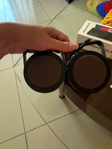 Pair of compact desktop speakers (wired) - good working condition