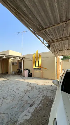 للبيع بيت عربي بمساحة 12000 قدم في الطلاع ضاحية مغيدر مع ملحق خارجي وحوش واسع – الشارقة