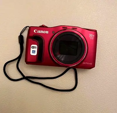 Canon SX710HS Digital Camera