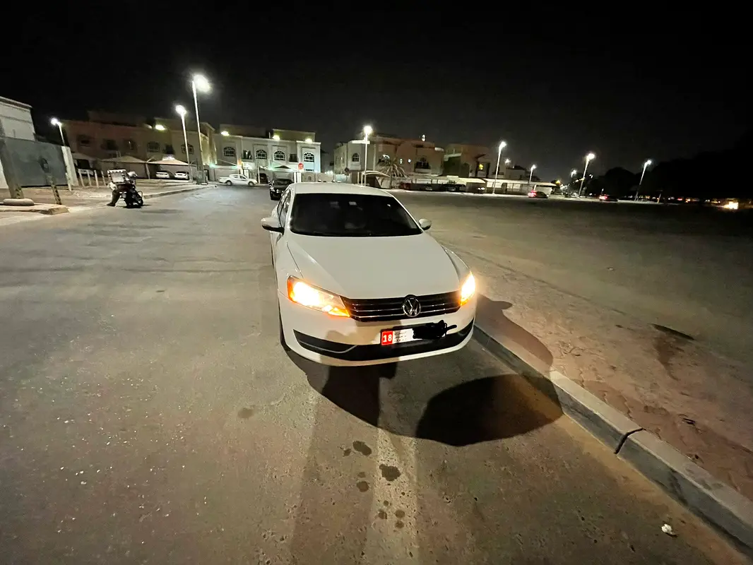 Volkswagen Passat 2015 — photo 1 of 5