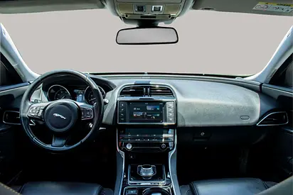 صورة 9 لـ 2016 Jaguar XE