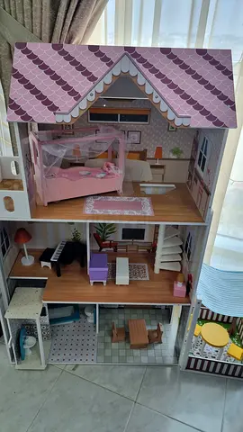 Kids doll house