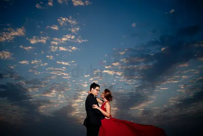 📷 Al Karama Photographer  Videographer Available | Business Promotion, Product Shoots  Social