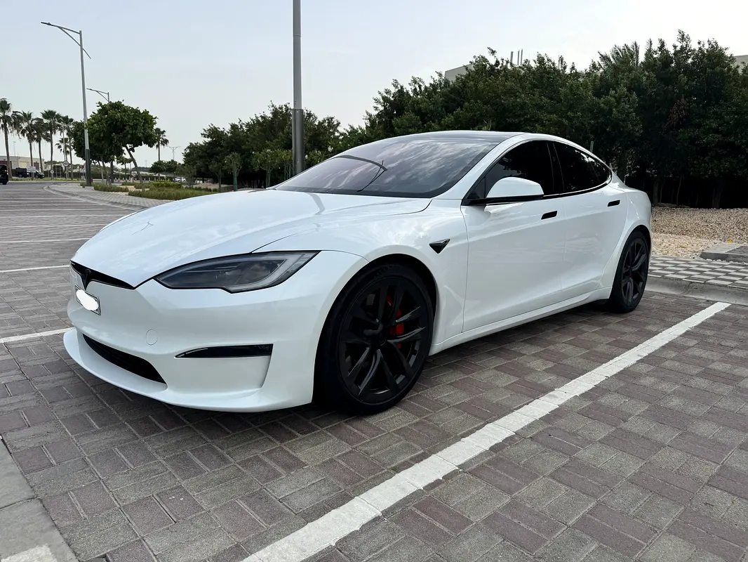 Tesla Model S 2023 — photo 1 of 11
