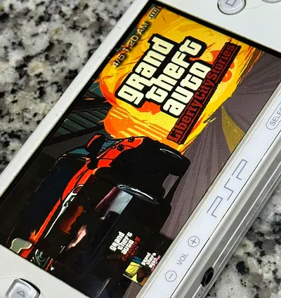 Sony PSP street in white with 4 games everything is working perfectly