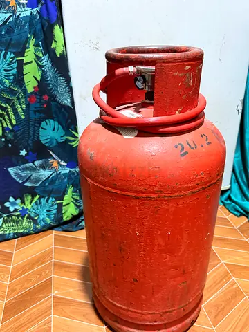 Dubai gas cylinder All most full brand New Regulator With Pipe
