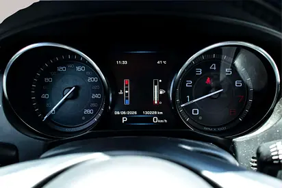 صورة 16 لـ 2016 Jaguar XE