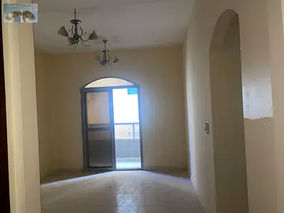 غرفتين وصاله للايجار السنوي مع  بلكونه  بسعر مميز علي ست شيكات موقع مميز جدا علي مخرج دبي مباشرة