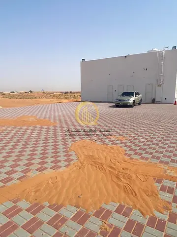 للبيع ارض تجارية مكونة من 3 محلات بمساحة 5166 قدم بسعر 1,446,000 درهم