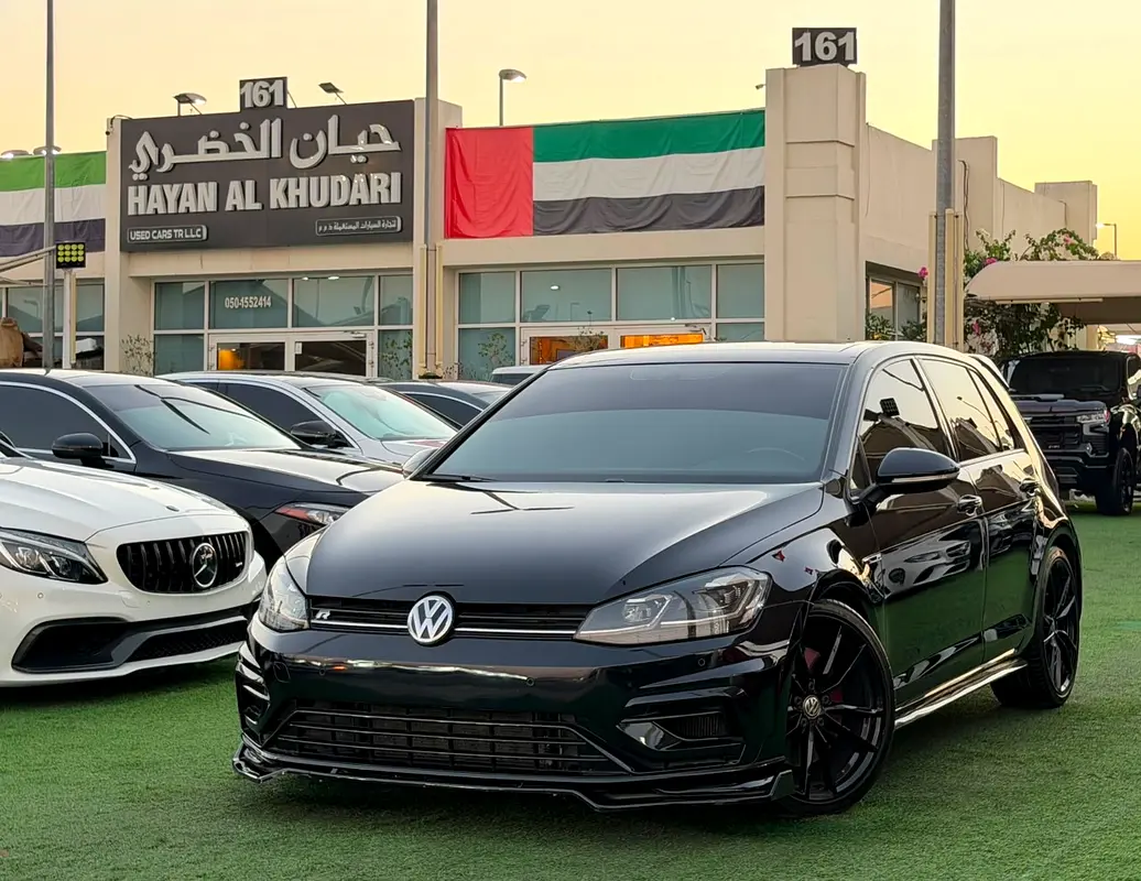 Volkswagen Golf 2018 — photo 1 of 19