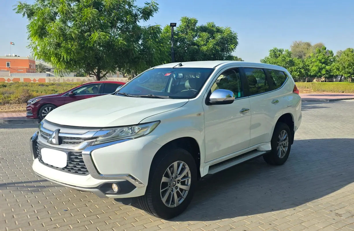 Mitsubishi Montero Sport 2016 — photo 1 of 14